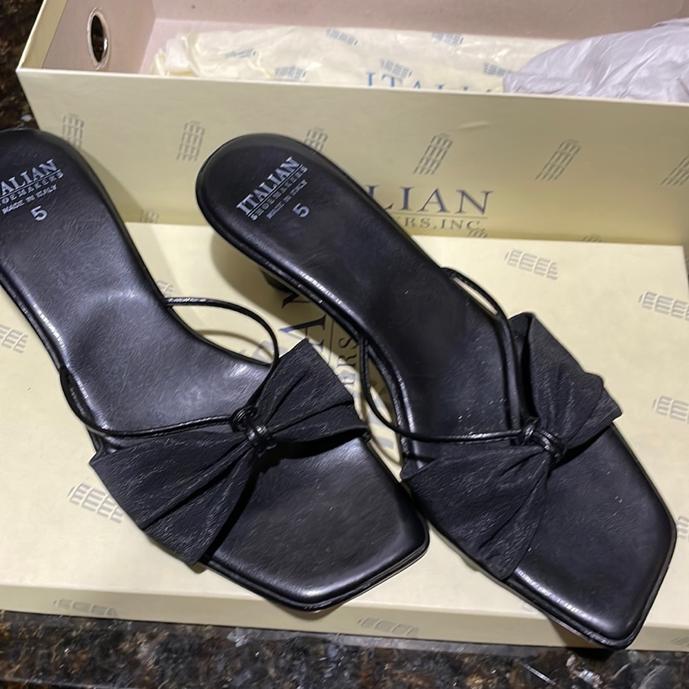 Cute black fabric dress sandals Italian shoemakers Inc made in Italy size 5